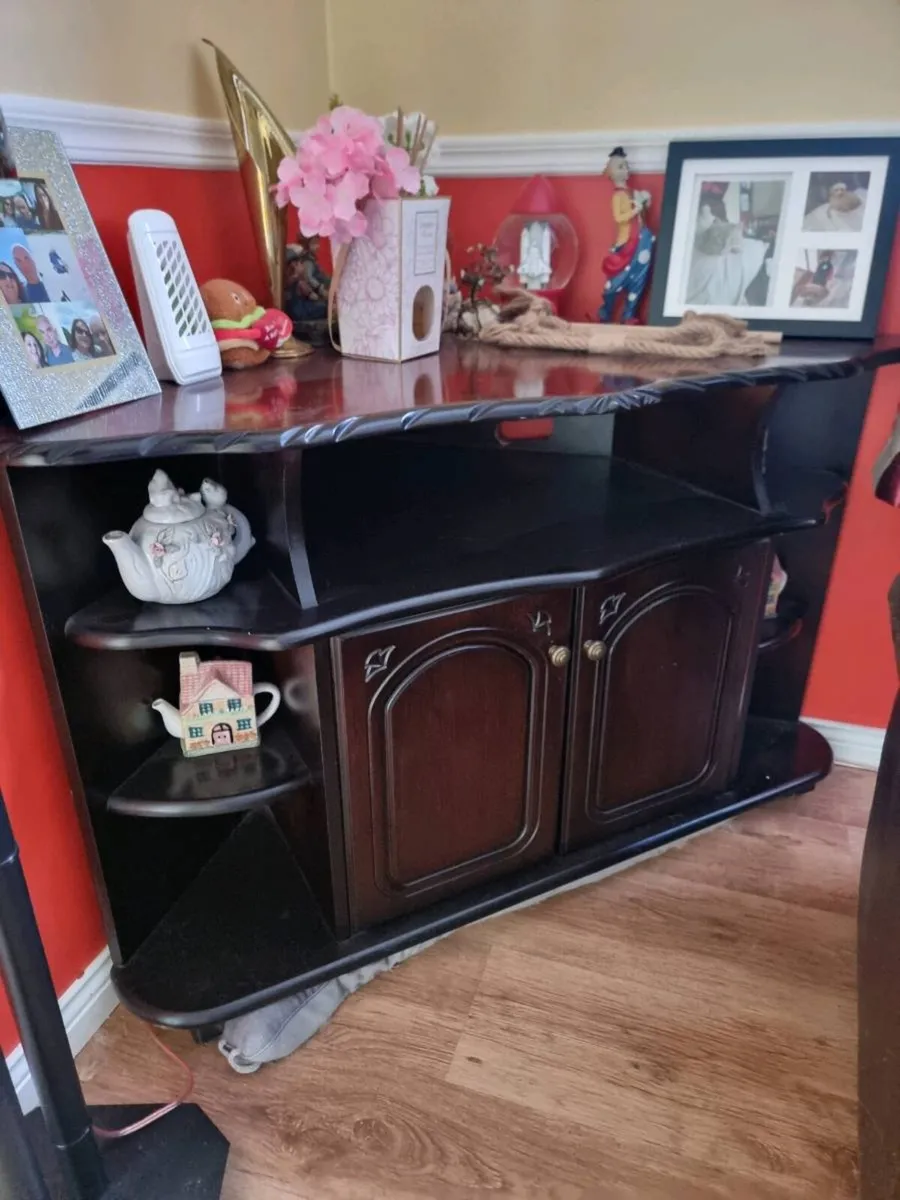 Mahogany corner units - Image 1