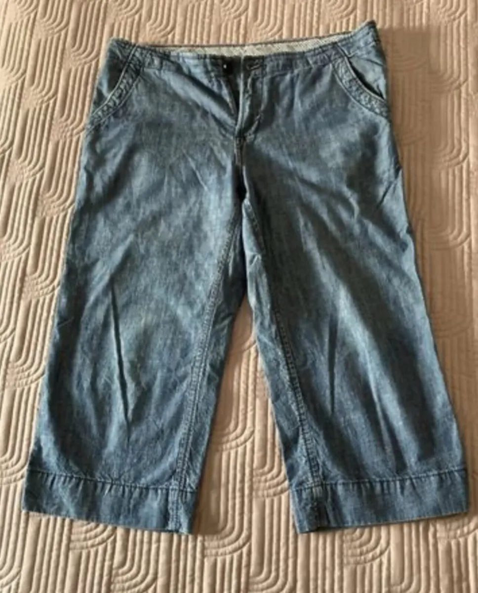 M&S Three Quarter length trousers Size 14 - Image 1
