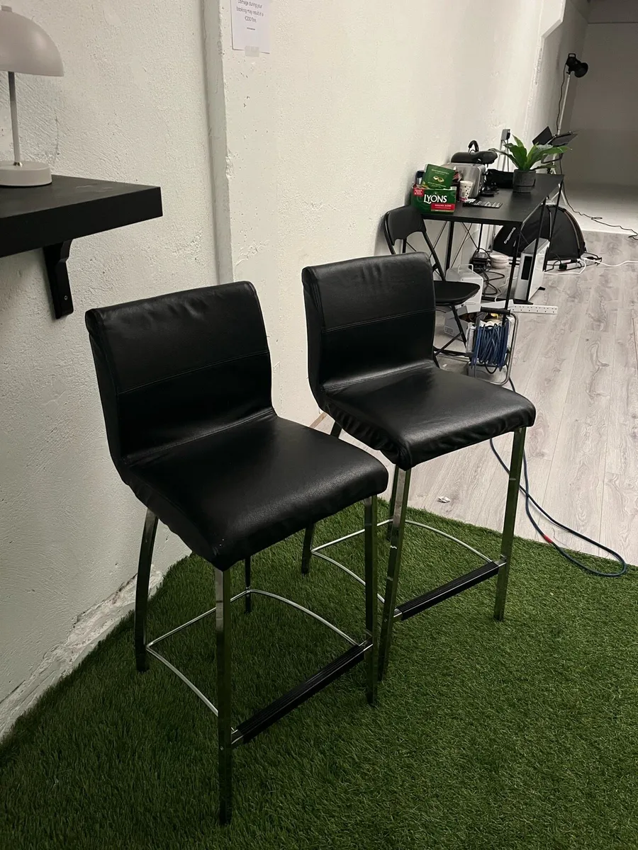 2 High top stools - Image 1