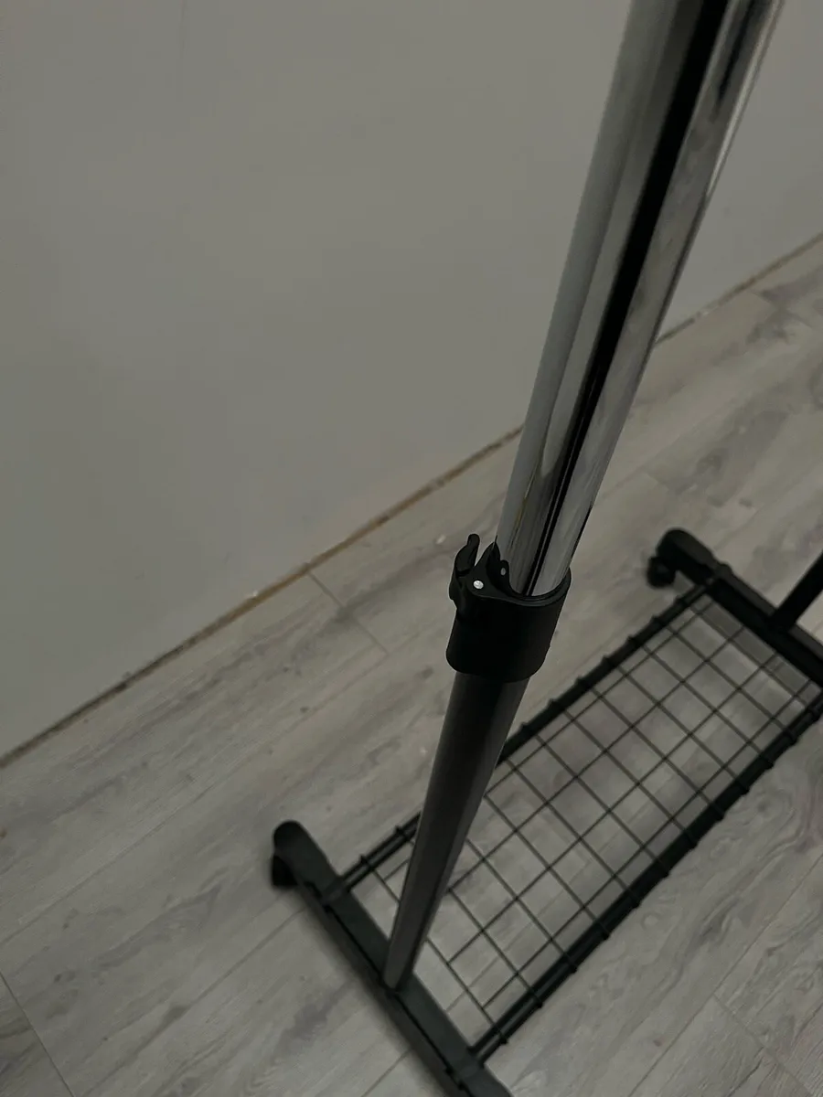 Adjustable clothes rack - Image 2