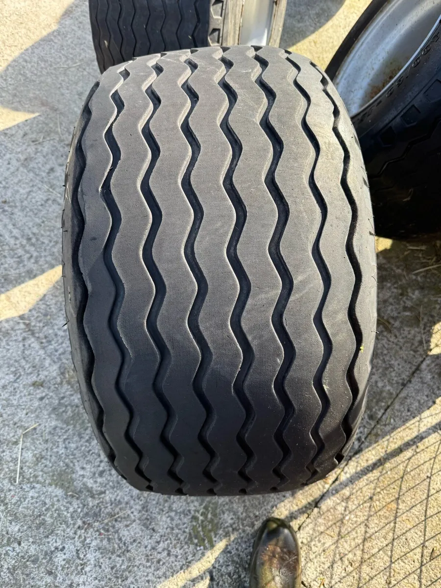 400/60-15.5 trailer rims and tyres - Image 1