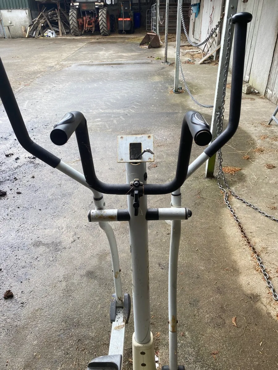 Cross trainer - Image 1