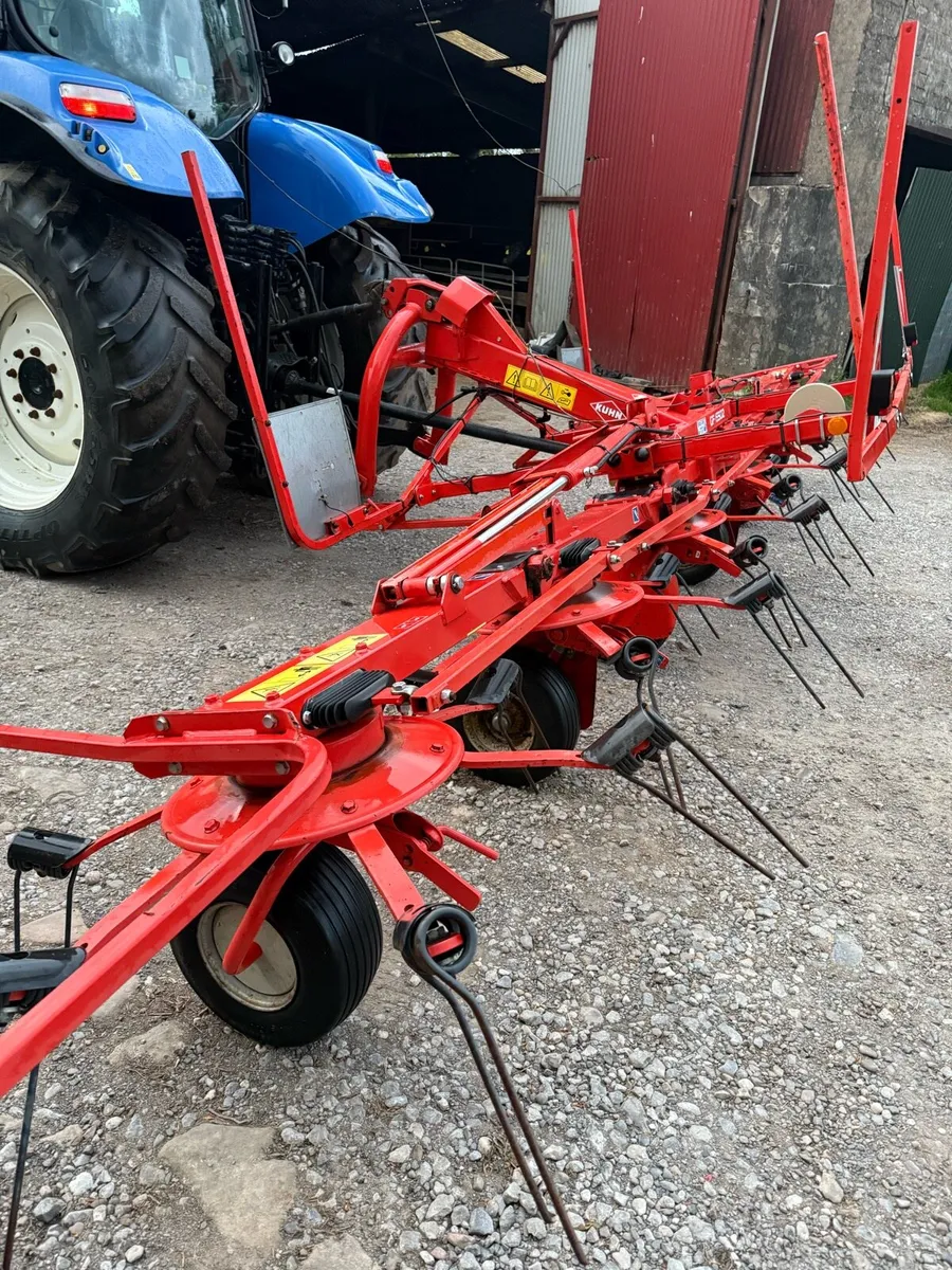 Kuhn 6 rotor tedder - Image 4