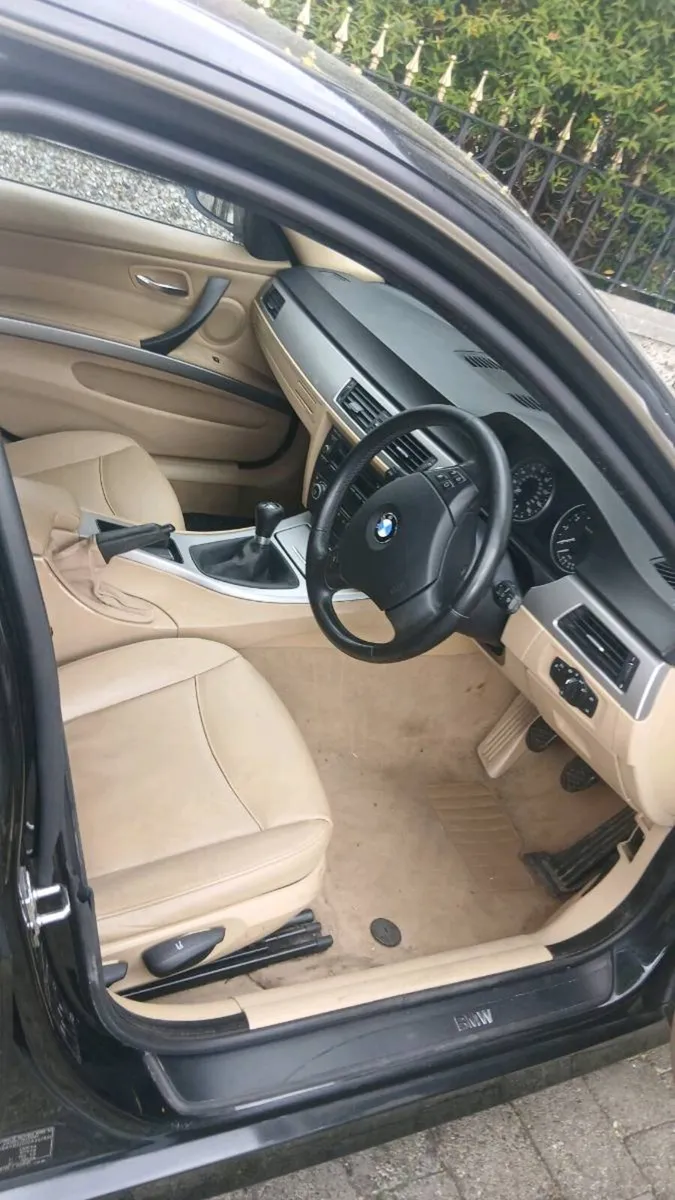 Bmw 330i manual - Image 4