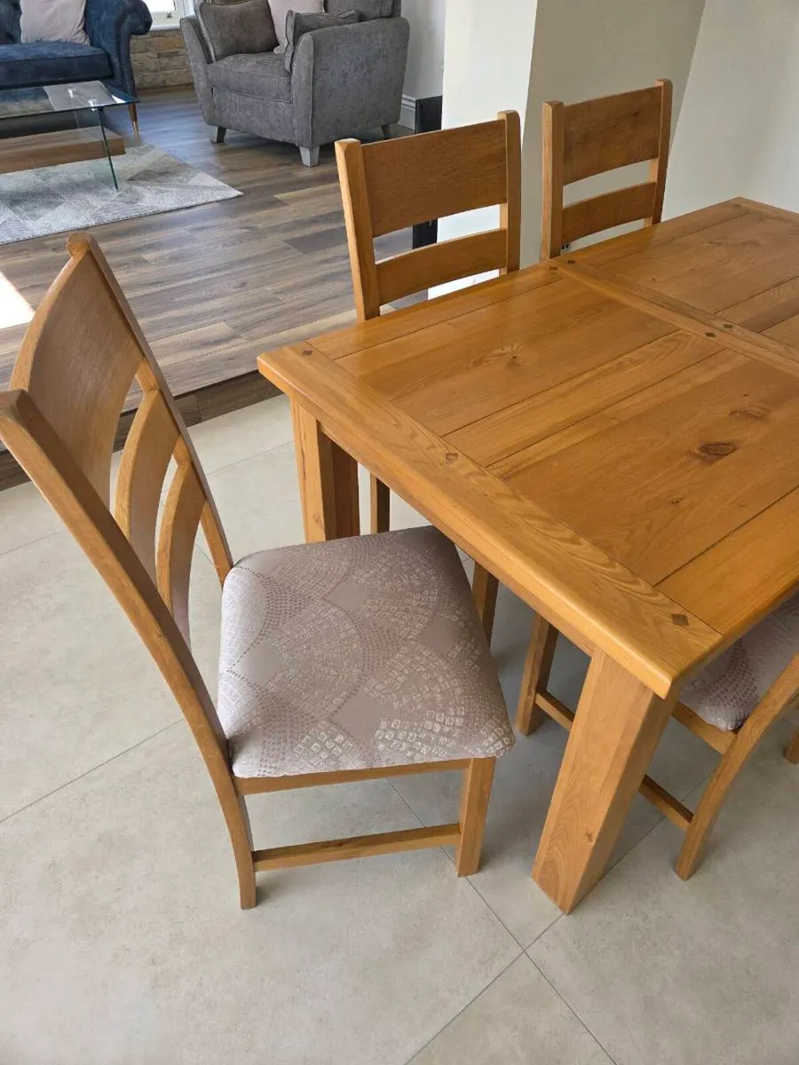 Kitchen table and chairs - Image 2