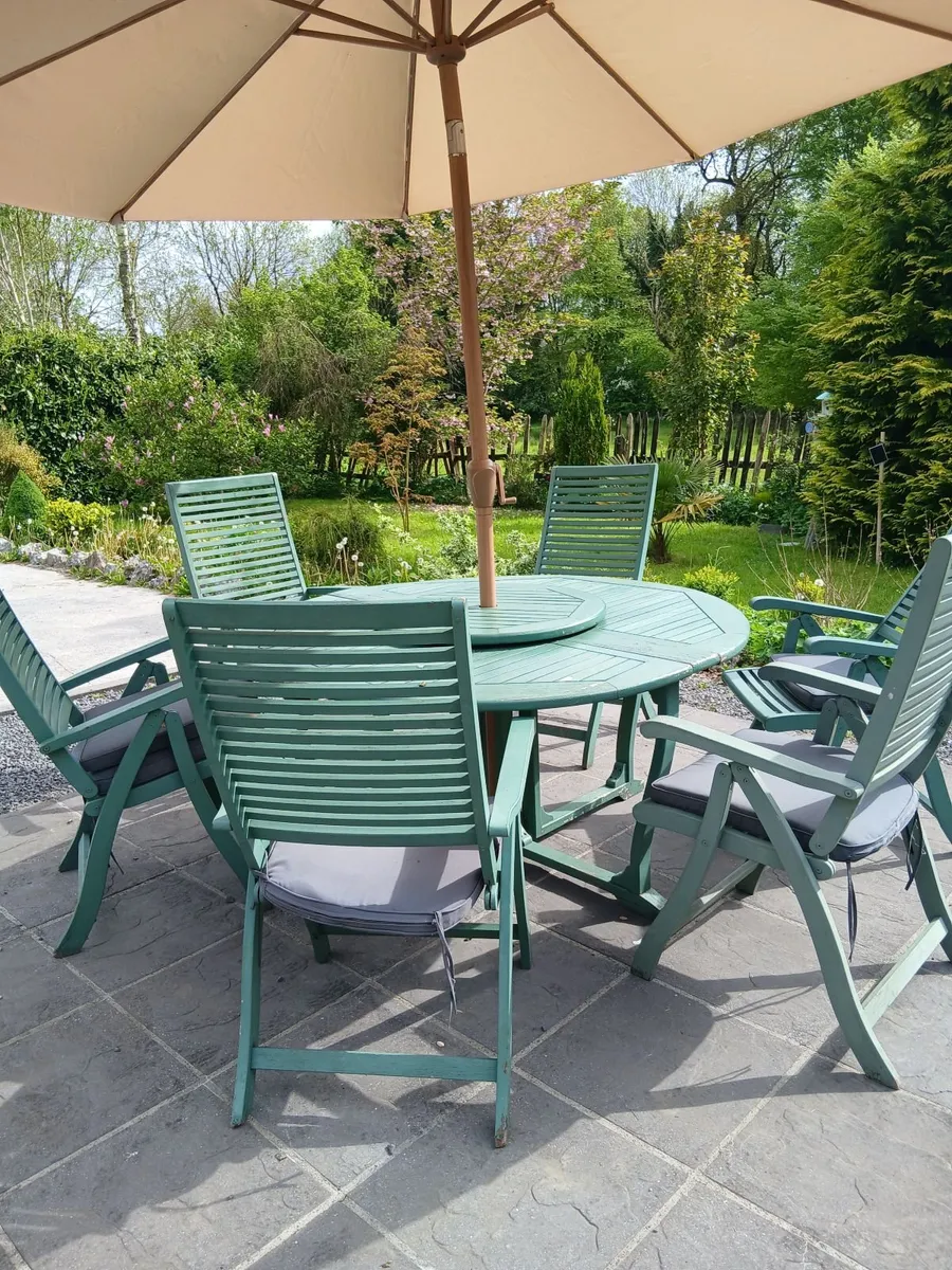 Outdoor table and chairs - Image 3