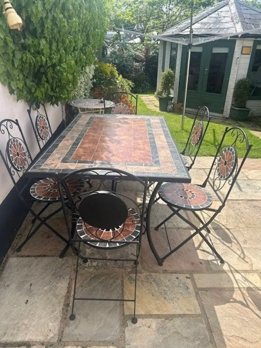 Garden table & 6 chairs. - Image 1