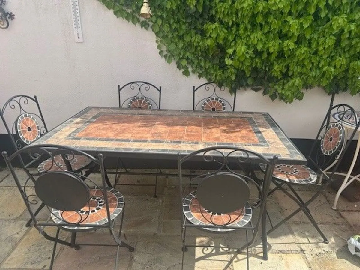 Garden table & 6 chairs. - Image 3