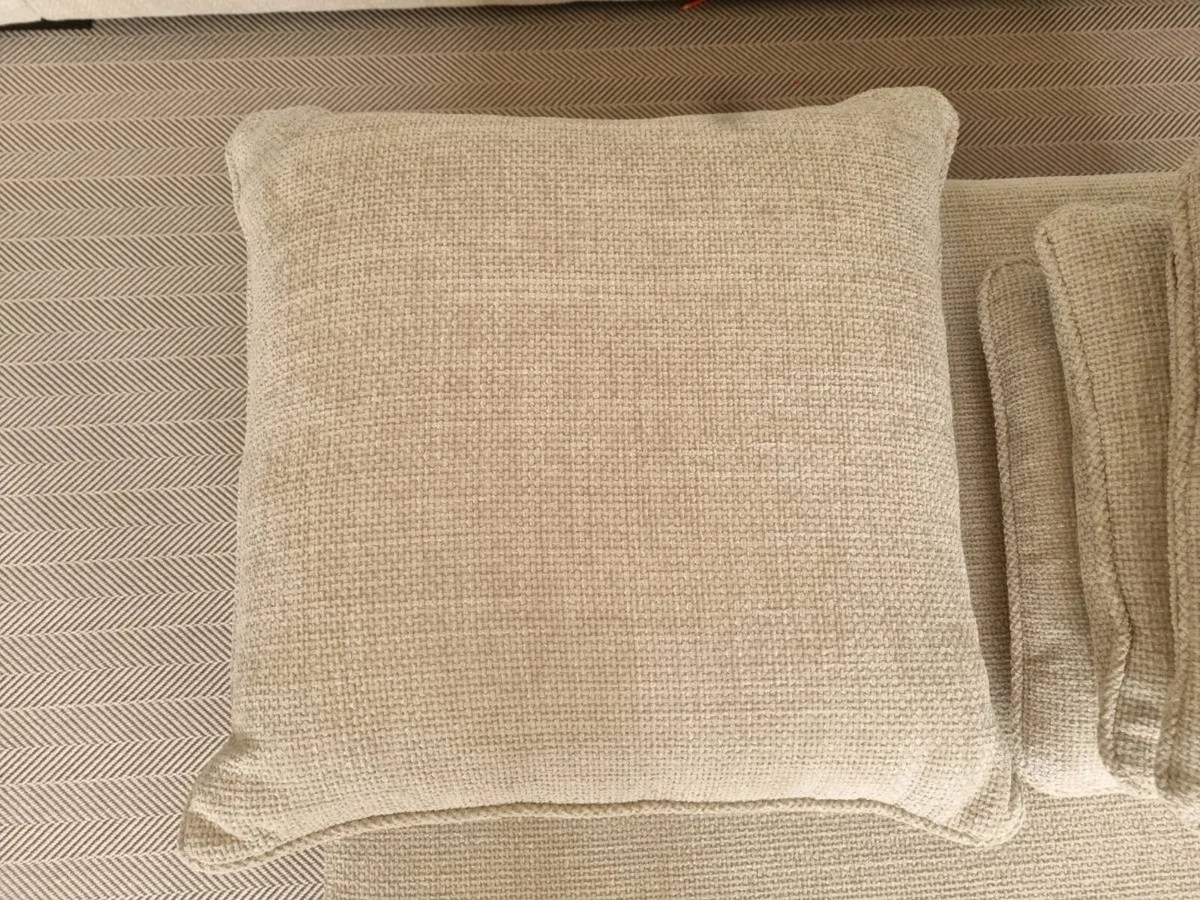 Cushions x 5 - Image 2
