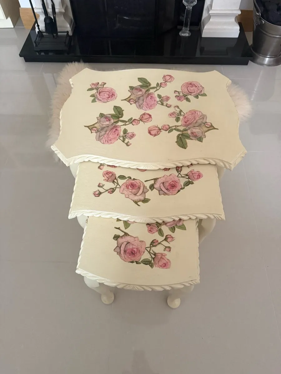 Set of 3 tables - Image 1