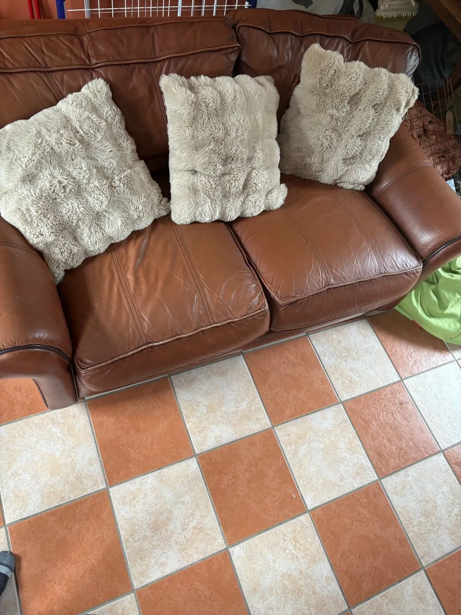 3 piece leather sofa - Image 3