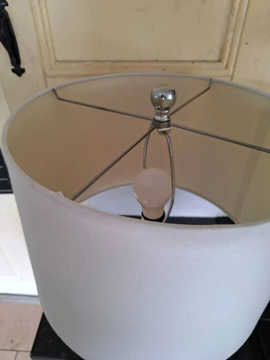 Beautiful large chrome and glass table lamp - Image 3