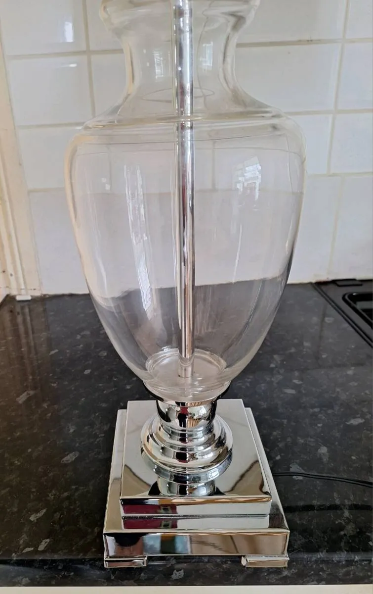 Beautiful large chrome and glass table lamp - Image 4
