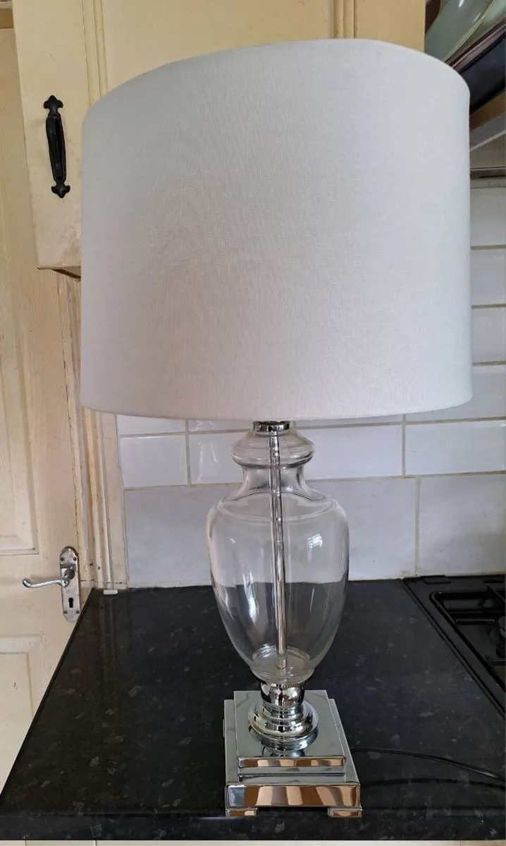 Beautiful large chrome and glass table lamp - Image 1