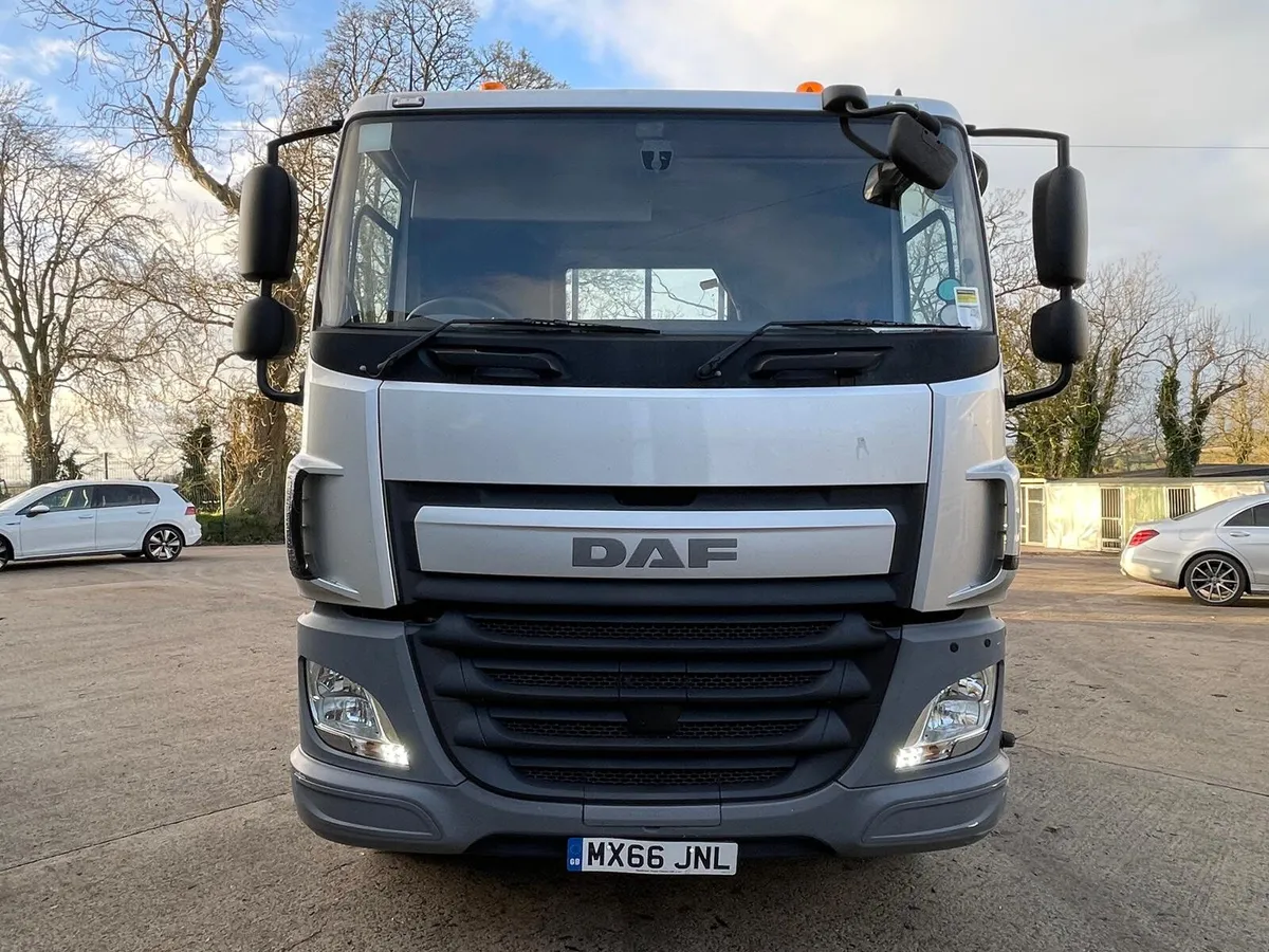 2016 DAF CF 330 6X2 WITH 30FT  BEAVERTAIL BODY - Image 2
