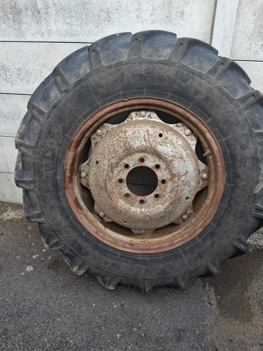 Massy Ferguson tyres and hitch - Image 2