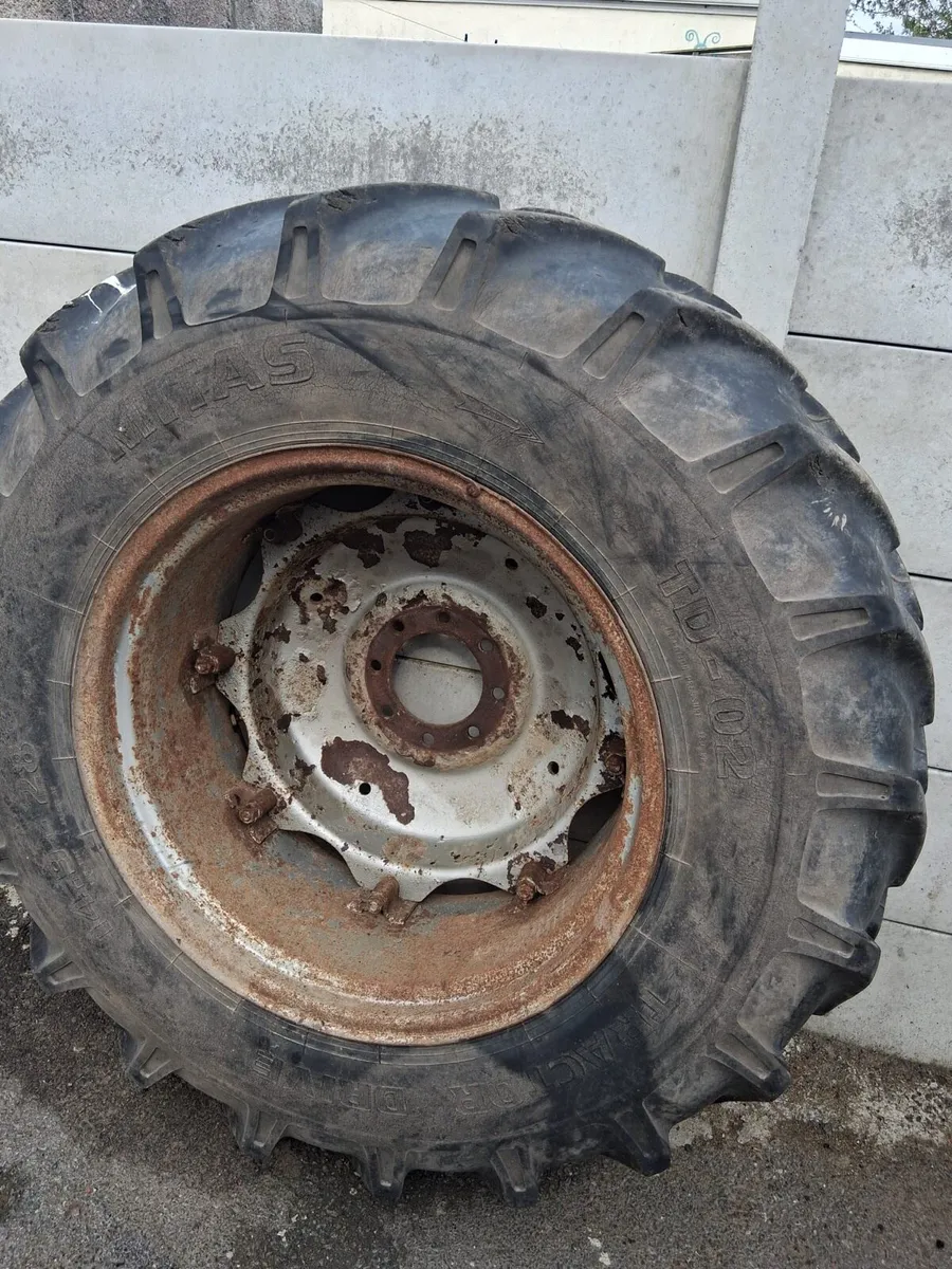 Massy Ferguson tyres and hitch - Image 3