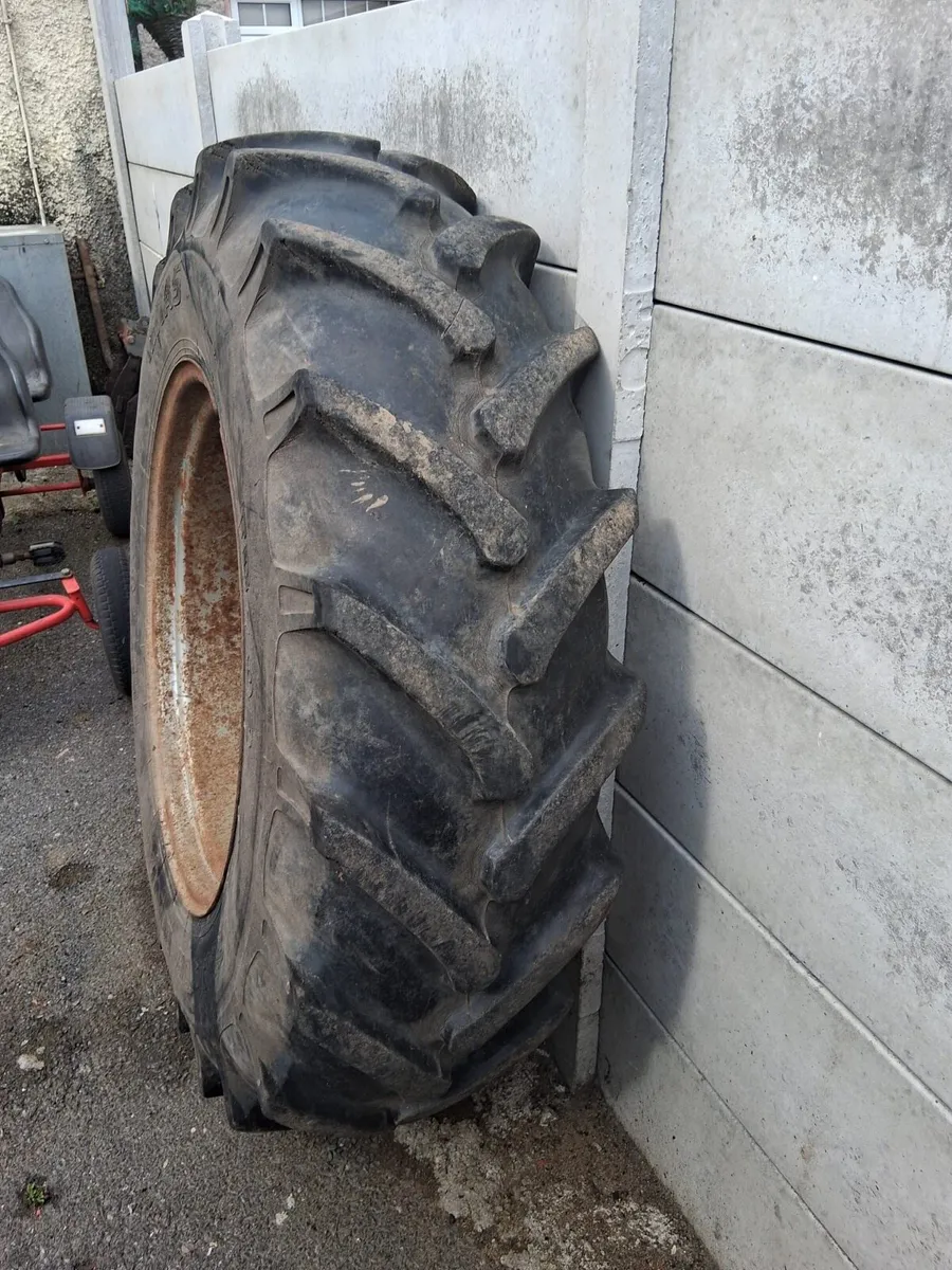 Massy Ferguson tyres and hitch - Image 4