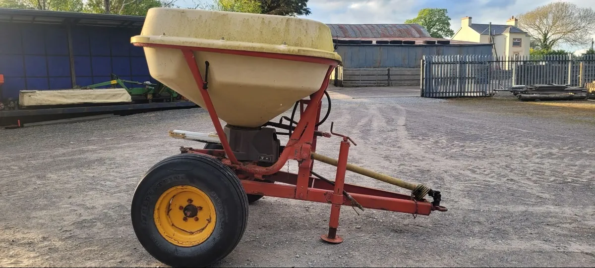 Fertiliser Spreader - Image 4