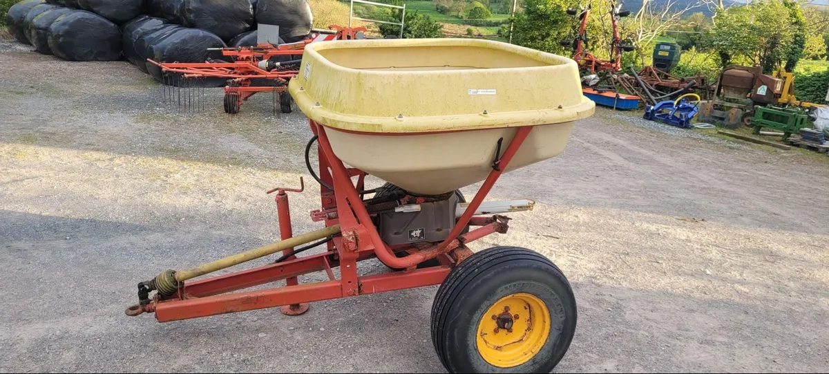 Fertiliser Spreader - Image 1