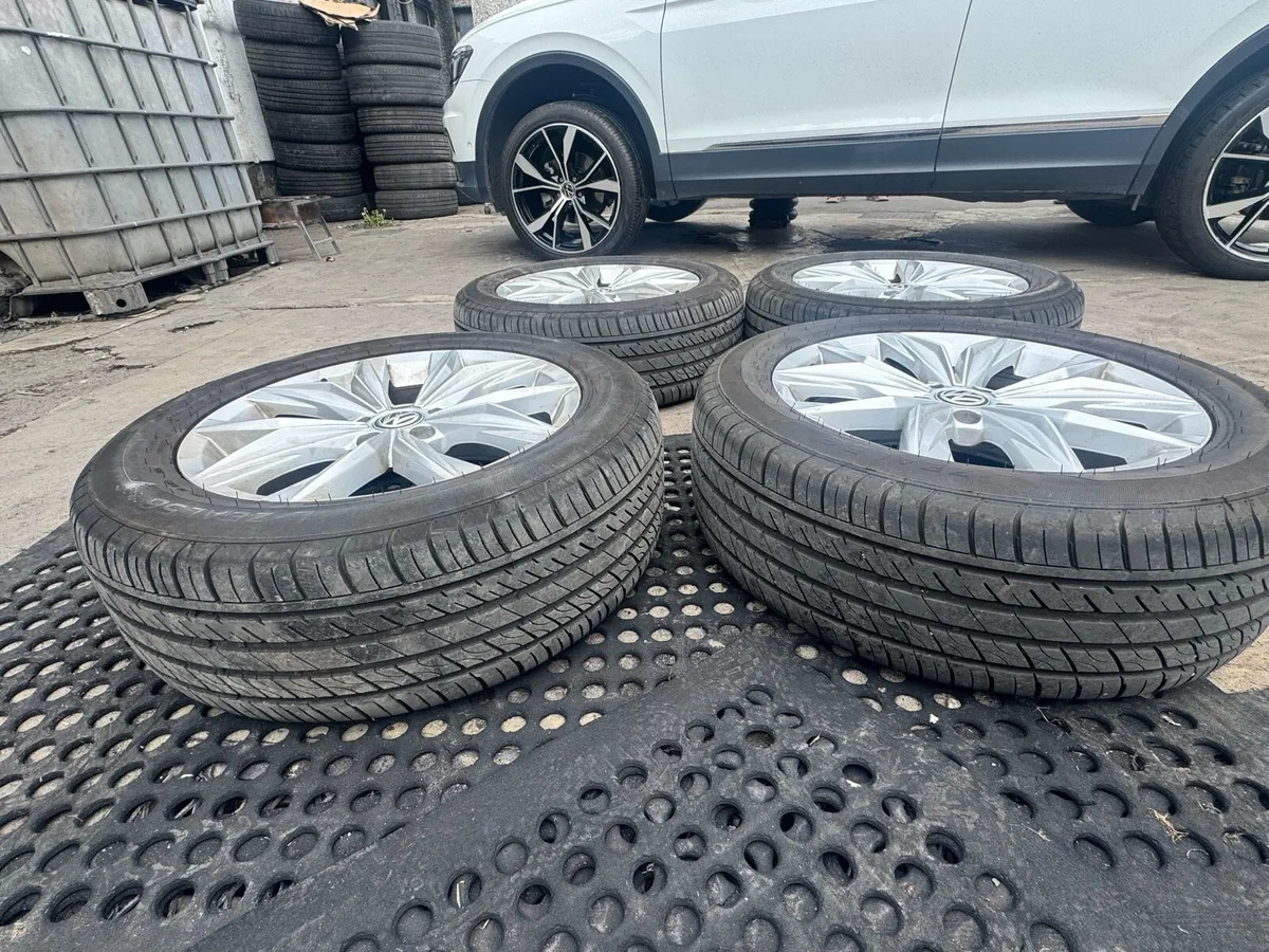VW Tiguan Alloy Wheels Genuine set came off Tiguan - Image 2