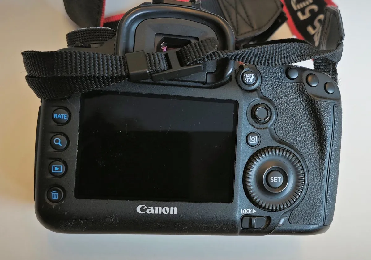 Canon 5D mk3 with grip - Image 2