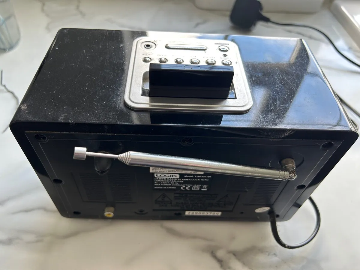 Logik LOG3007 DI DAB/FM Radio / iPod Dock - Image 4