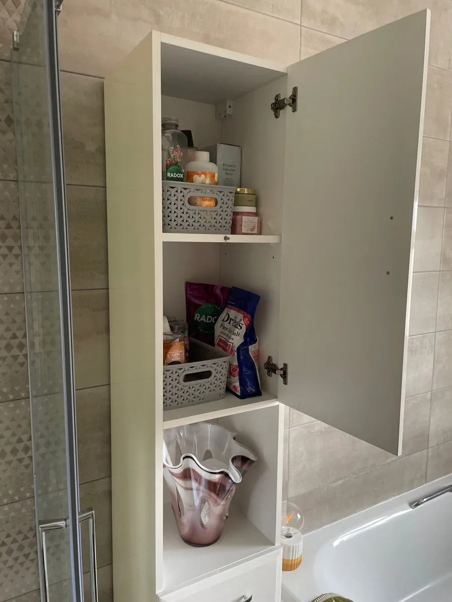 Tall white gloss press with 2 doors and 1 draw - Image 3