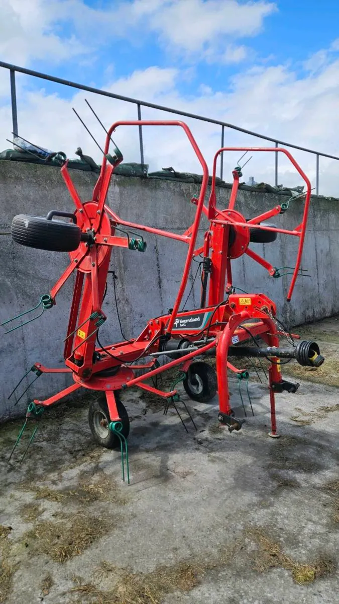 4 rotor kverneland tedder - Image 1