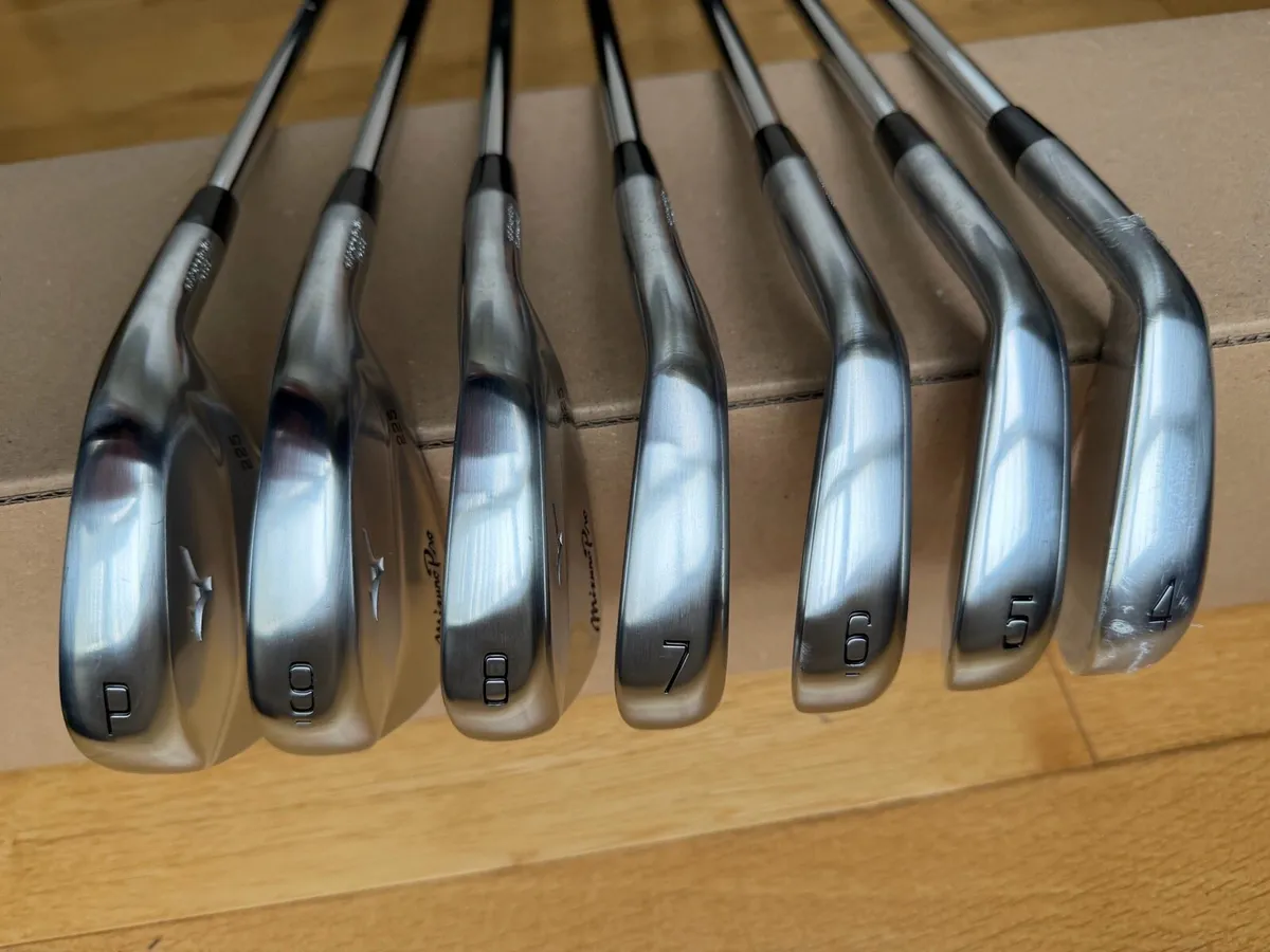 Mizuno Pro 225 irons 4-PW - Stiff Shafts - Image 4