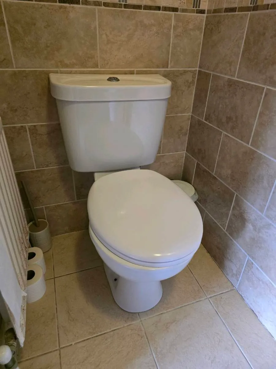 Close Coupled Toilet 2x
