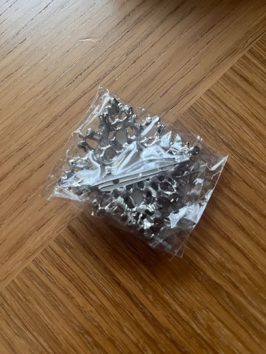 48 x Brooches Silver New - Image 2