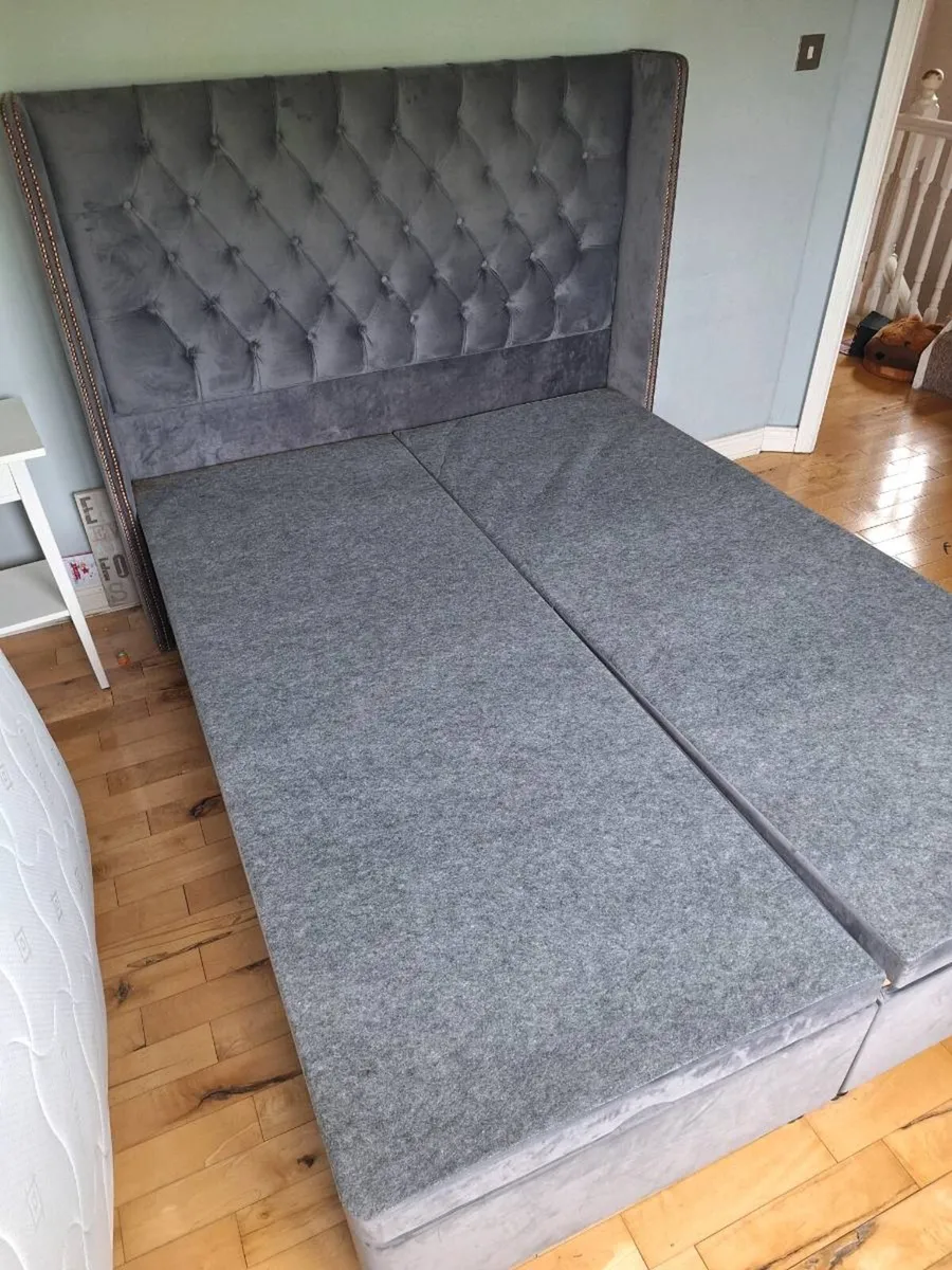 King size bed - Image 1