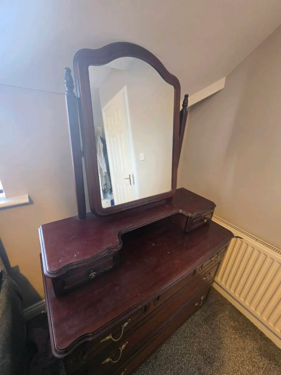 Beautiful Vintage-Style Mahogany Dressing Table wi - Image 1