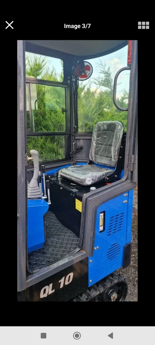 Mini digger with attachments under 50 hours - Image 3