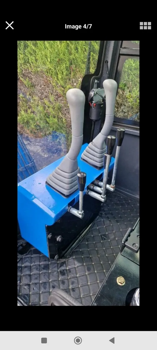 Mini digger with attachments under 50 hours - Image 4