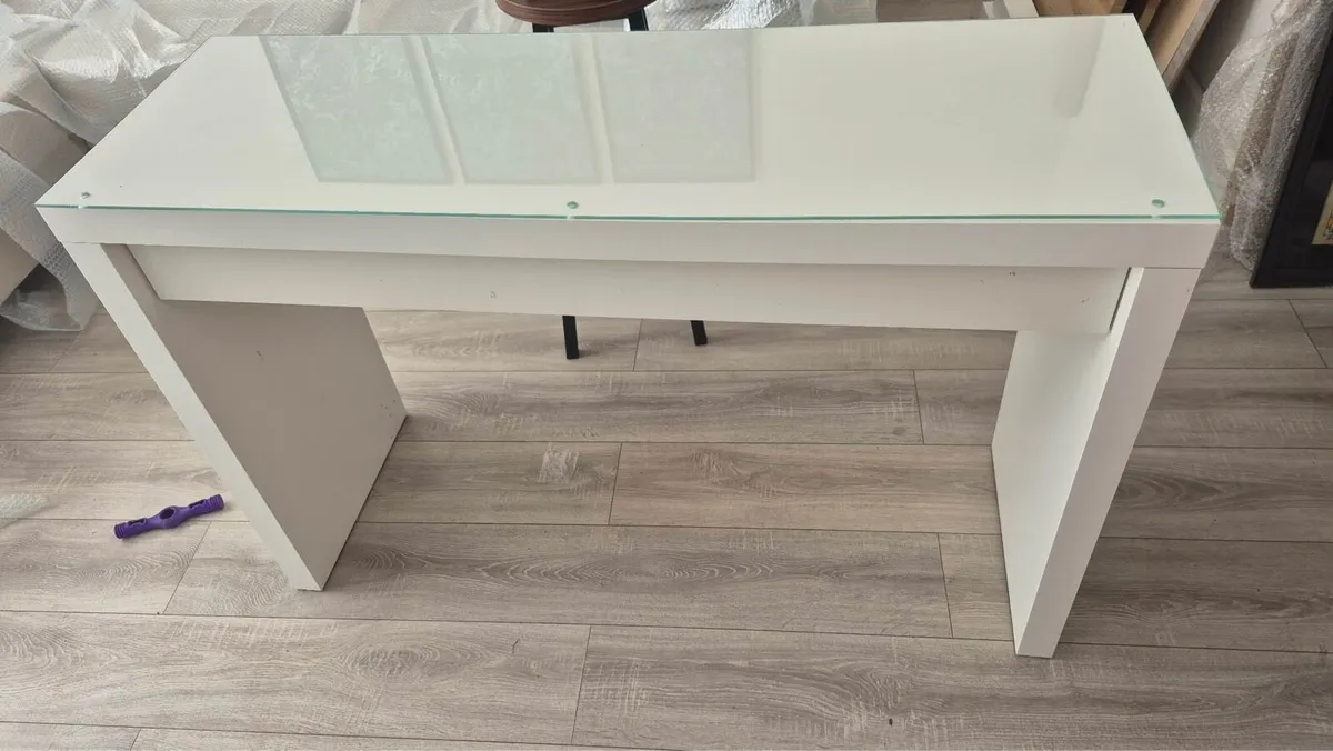 Vanity table