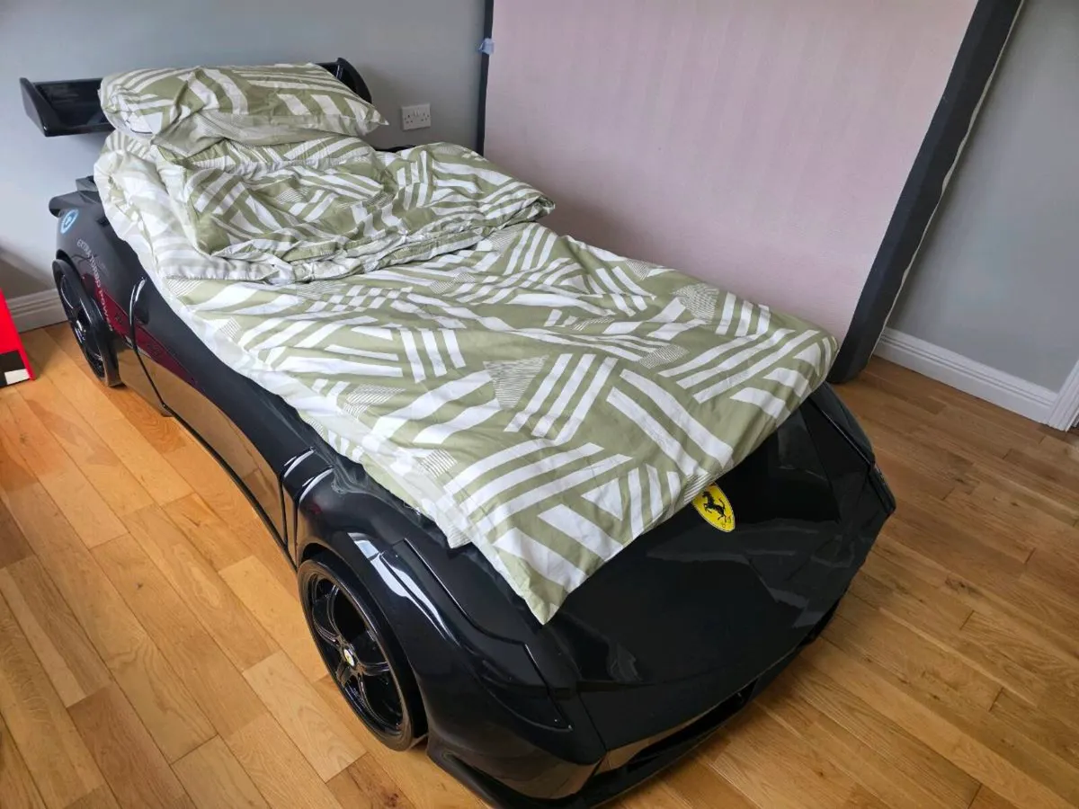 Ferrari kids bed - Image 2