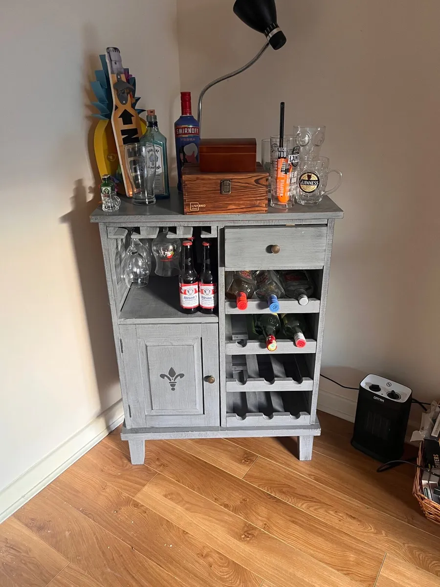 Bar - Image 1