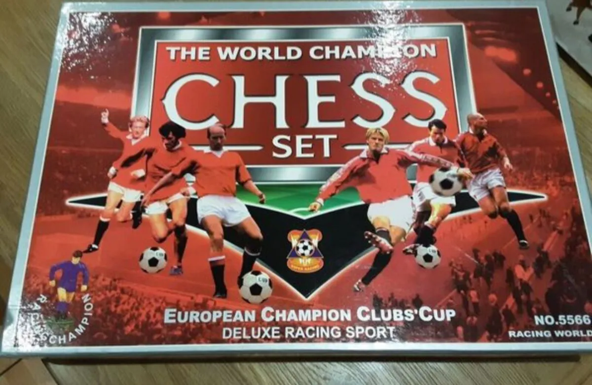 Manchester United Chess Set - Image 1