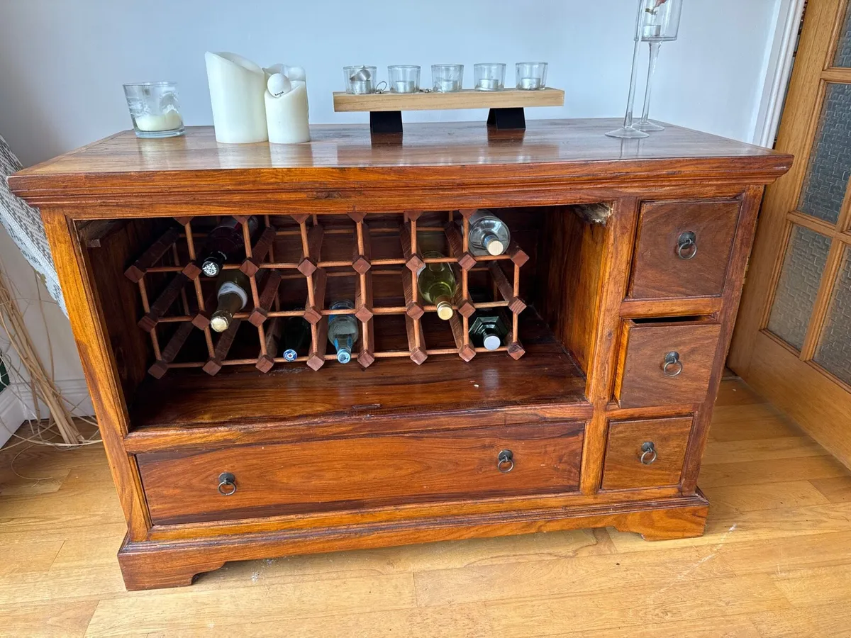 Chest of drawers