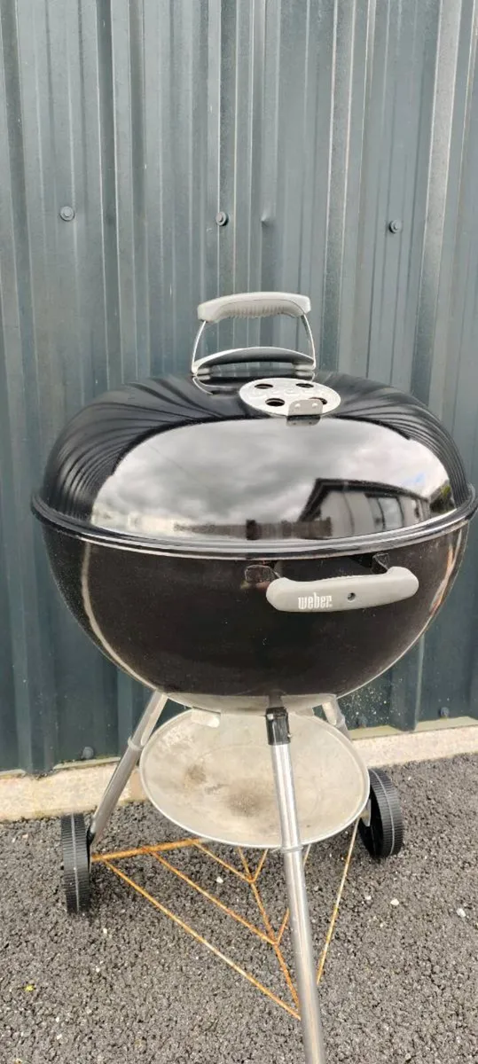 Weber 57cm charcoal BBQ - Image 1