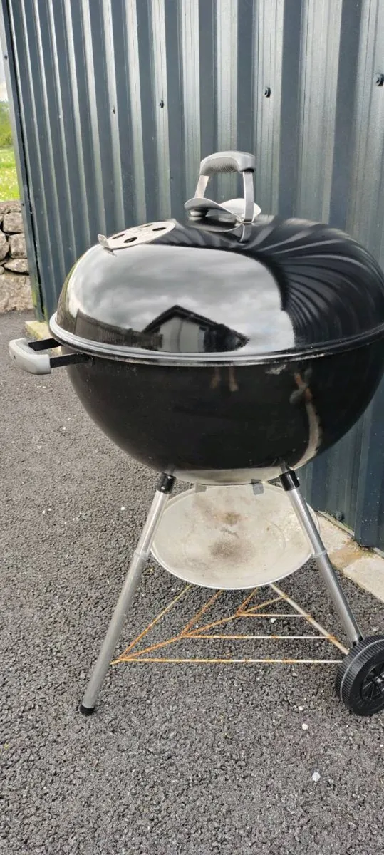 Weber 57cm charcoal BBQ - Image 2