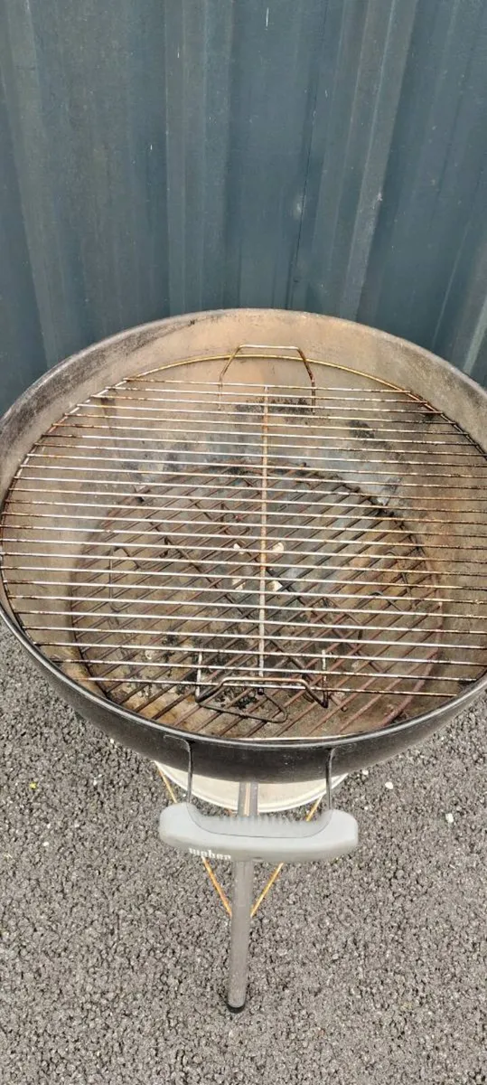 Weber 57cm charcoal BBQ - Image 3