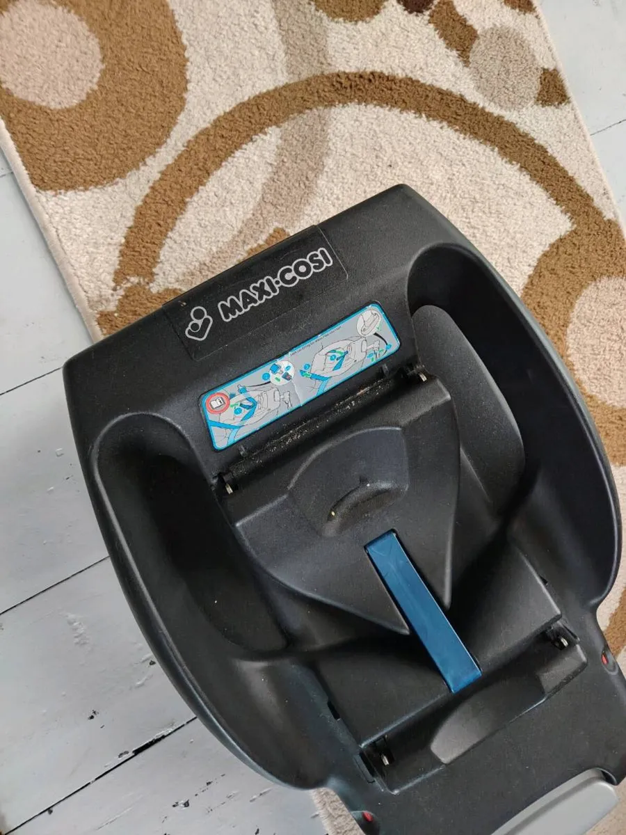 Car seat and maxi cosi base - Image 2