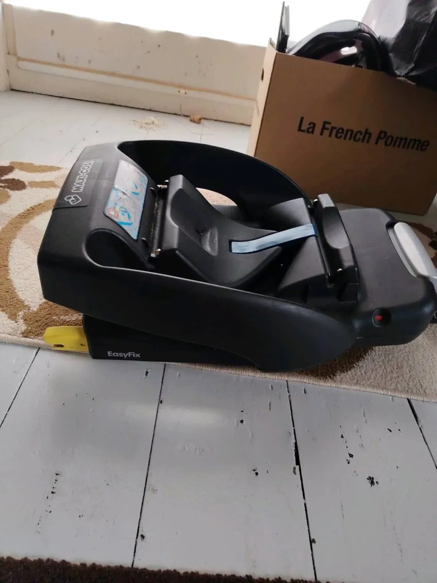 Car seat and maxi cosi base - Image 3
