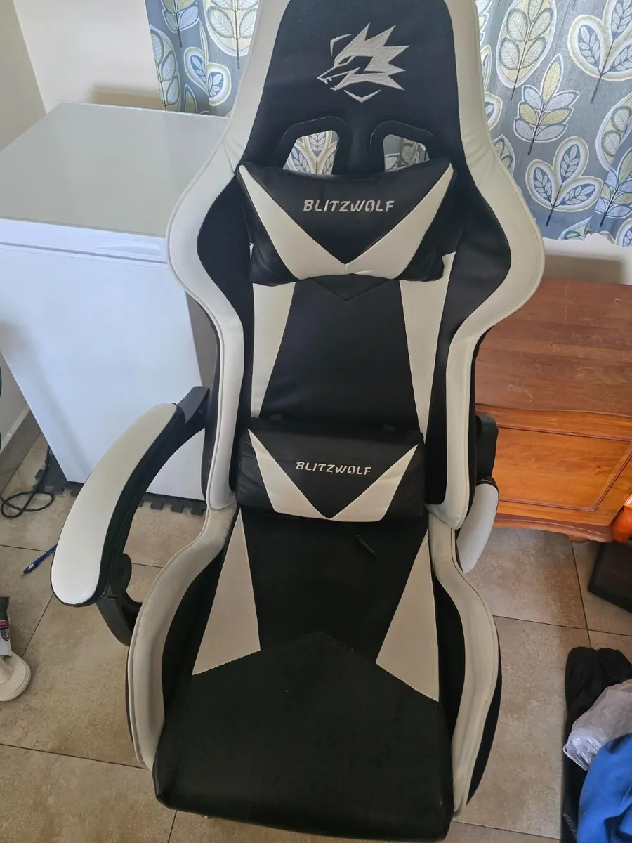 FREE Gaming Chair one broken but fixable Arm - Image 1