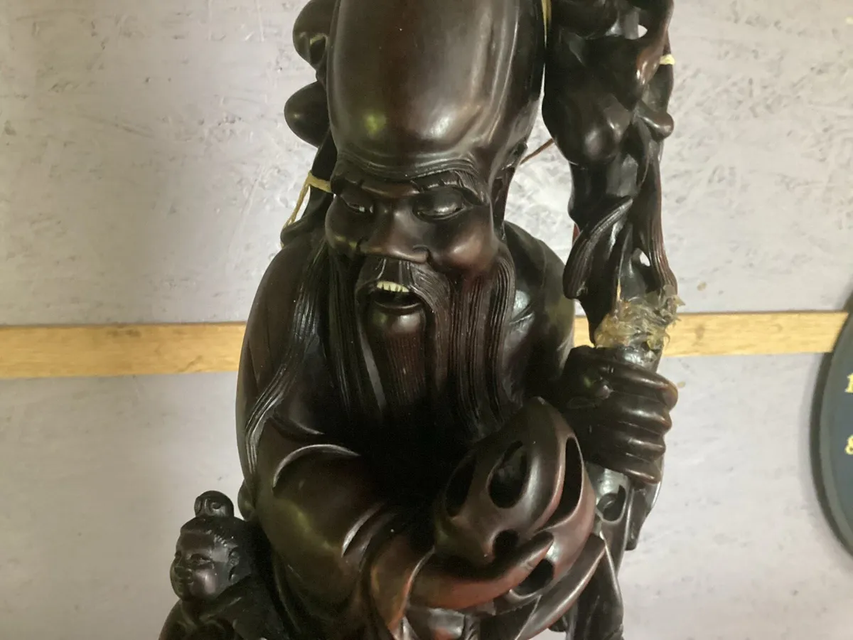 Carved Chinese figures - Image 1