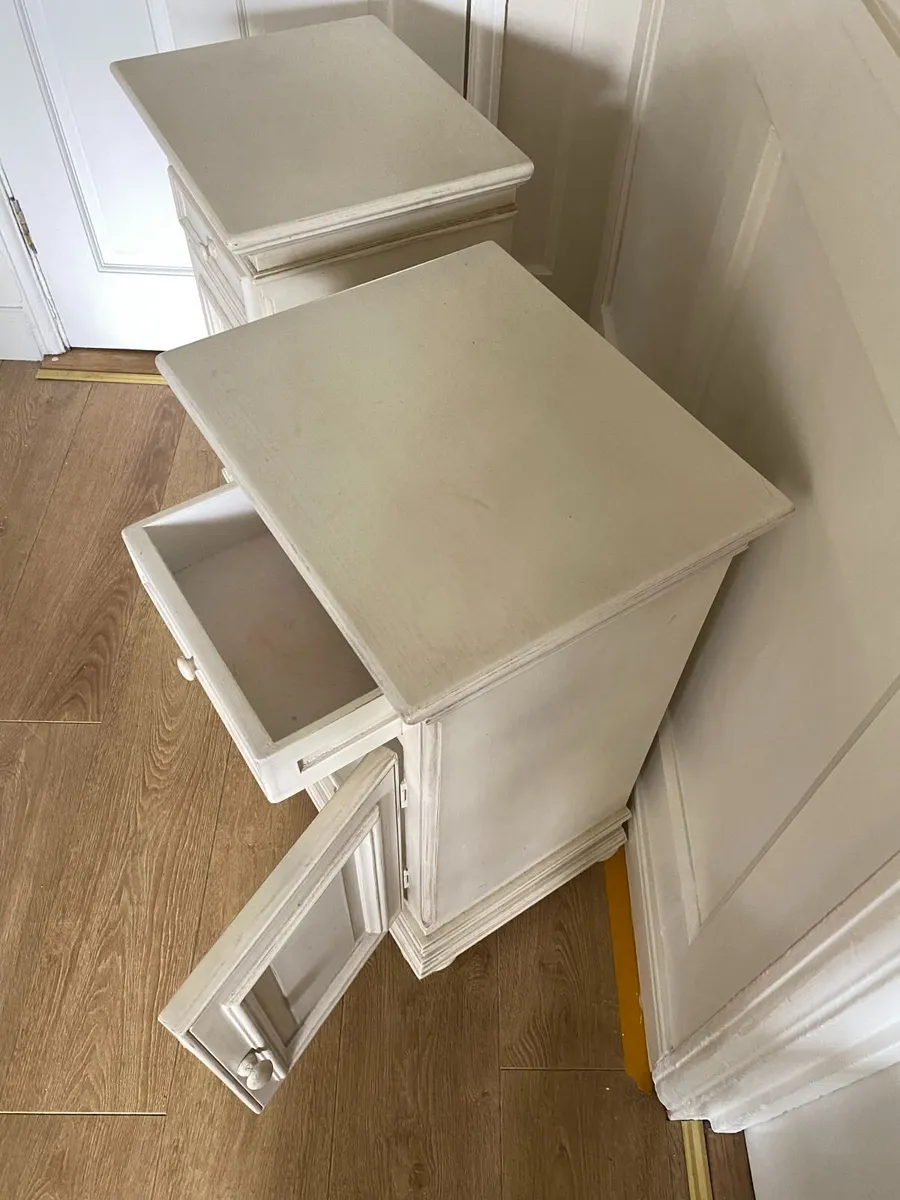 2 French style bedside lockers - Image 1