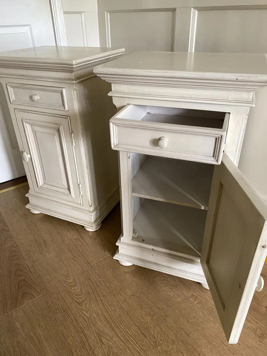 2 French style bedside lockers - Image 2